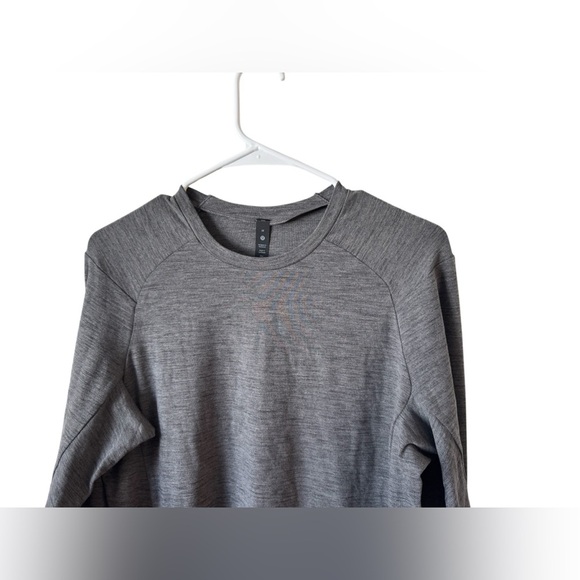 Lululemon Surge Warm Long Sleeve Shirt with thumb holes and zip pocket - Picture 3 of 11